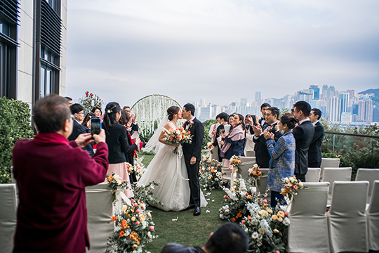 【網上婚展優惠-婚禮佈置】Free Concept送時尚花柱佈置 讓賓客盡情打卡