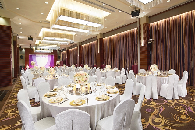 【網上婚展優惠】城景國際小型婚宴場地︰每10席送1席 再送蜜月套房2晚！