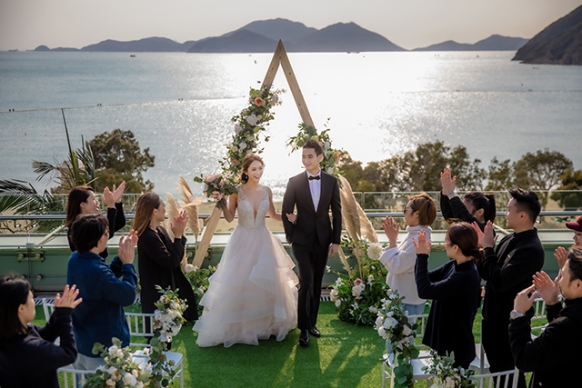 【網上婚展優惠】戶外草地海景婚禮場地The Vow︰預訂輕婚禮套餐即享高達$5萬禮遇