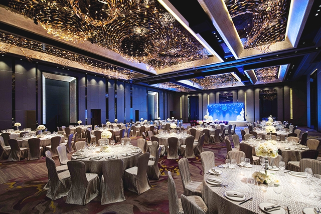 【網上婚展優惠】香港九龍東皇冠假日酒店︰$20,800花園證婚連小型婚宴