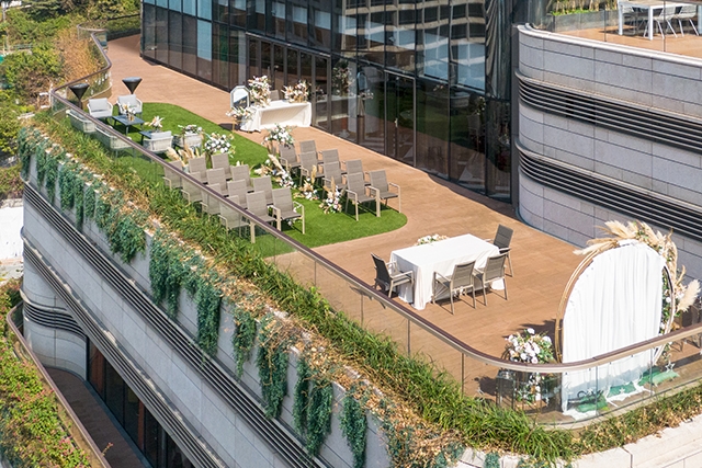 【網上婚展優惠】盡覽最壯麗醉人海景！戶外證婚場地「鏞鏞‧藝嚐館」︰輕婚禮套餐只需$38,000