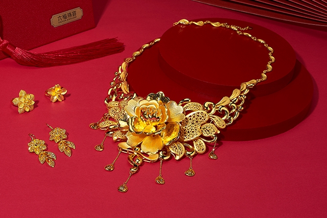 六福珠寶花型黃金首飾