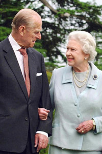 白頭到老相伴73年｜回顧英女王與菲臘親王的婚姻｜褪去皇室端莊外表下的可愛老夫妻
