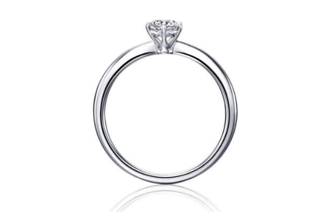 「Pollux」細緻心型鏤空的設計