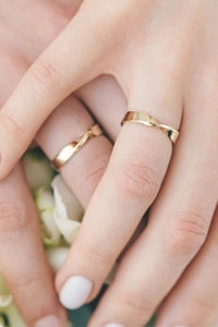 親民鑽戒品牌推薦｜5大結婚戒指品牌 從原創設計、鑽石鑑定到個人化婚戒訂製