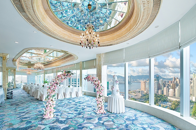 富豪香港酒店的弧形玻璃拱門無疑成為整場婚禮中最吸睛的亮點之一