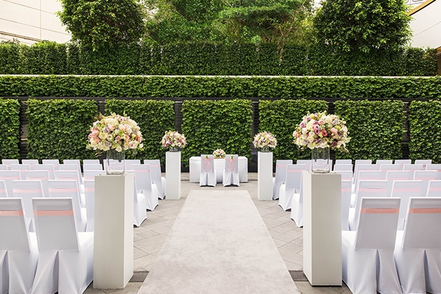 香港美利酒店The Tai Pan Terrace的戶外花園婚禮佈置，適合舉辦小型戶外證婚及雞尾酒會。