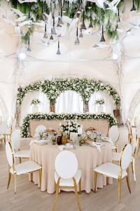 2026婚禮場地佈置全攻略｜7 大熱門婚禮佈置風格推薦！常見佈置元素搭配建議+FAQ 懶人包