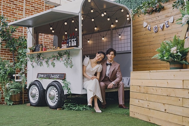 2025室內Pre-wedding邊間好？9間香港婚紗攝影Studio推介| 婚紗相格調及價錢