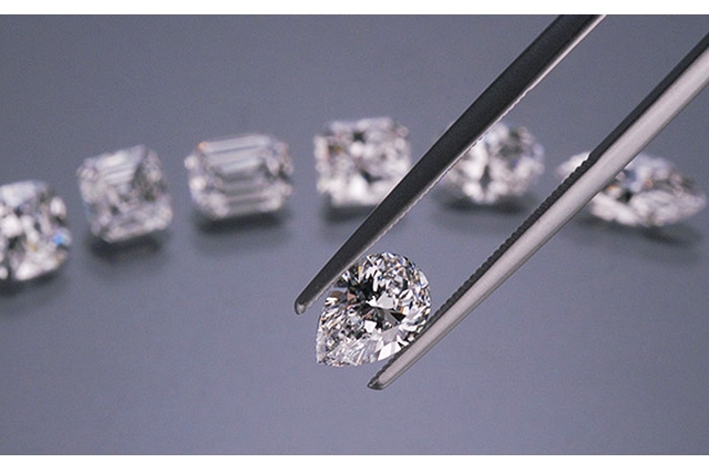 天然鑽石與實驗室培育鑽石終身承諾與傳承意義