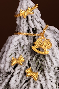  2026馬年送禮5大推薦｜從馬年金飾到潮流單品 送伴侶、家人或自己超時尚指南！