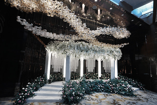 除耀鑽宴會廳及OZONE酒吧等特色婚禮場地外，酒店亦設有多個靈活多變的活動空間