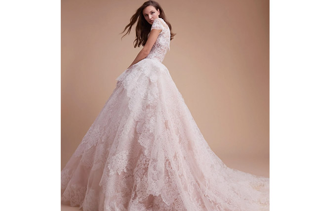 婚紗流行趨勢2026｜6大流行婚紗設計| 按身形揀婚紗Dos and Don'ts. 圖：Jaclyn Whyte  D