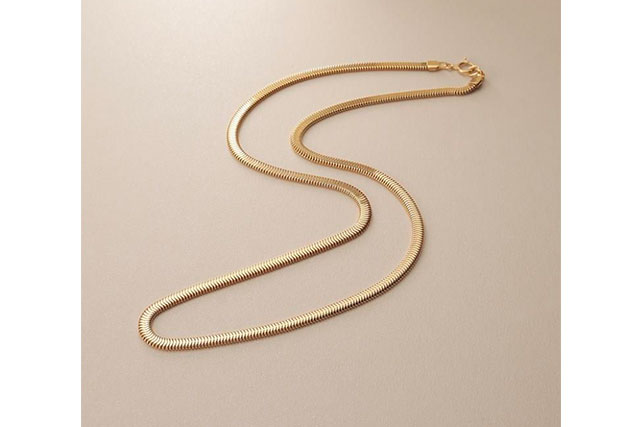 黃金首飾熱潮推介｜18K金扁平蛇骨鏈項鏈 打造層次感時尚造型