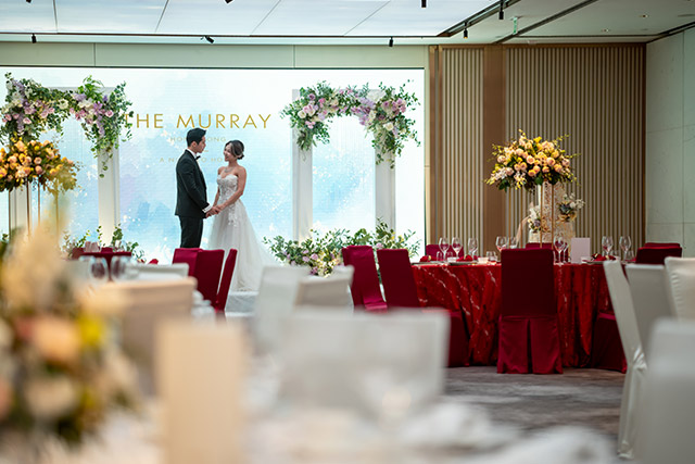 香港美利酒店的The Tai Pan Terrace與The Lawn，綠意環繞的戶外空間，絕是極具代表性的露天證婚場地之選！