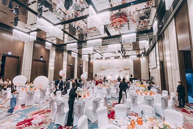 啟德戶外證婚及寵物友善婚宴推薦|無柱宴會廳+4K LED巨幕 展開如豪華郵輪啟航般的幸福旅程