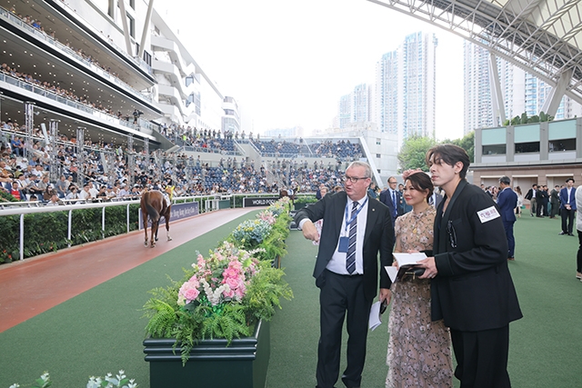 六福珠寶35周年賽馬日｜香港小姐陳曉華及劉佩玥盛裝主禮！聯同2026應屆港姐璀璨演繹時尚閃飾秀 | 「香港小姐」同款尊貴鑽石小后冠全球限量發售