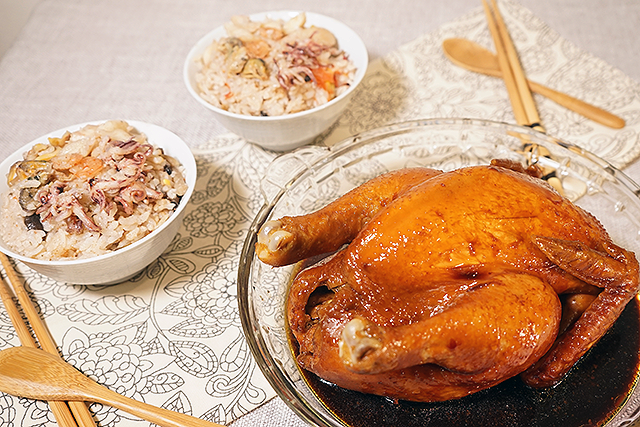 【電飯煲懶人食譜】無飯夫婦必試！煮出大廚級玫瑰豉油雞、蕃茄海鮮珍珠米飯