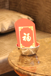 男女雙方派帖時是否同樣需要加一封利是呢?? 