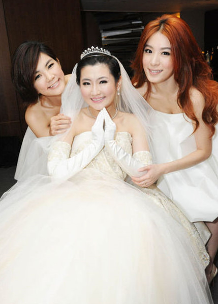 Selina與阿中感動完婚