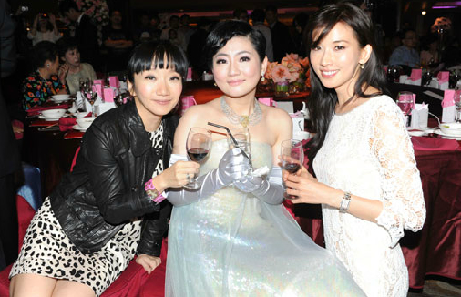 Selina與阿中感動完婚