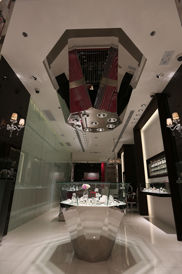 兩大婚戒陣營 強勢進駐鬧市