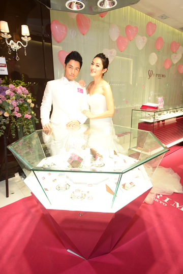 兩大婚戒陣營 強勢進駐鬧市