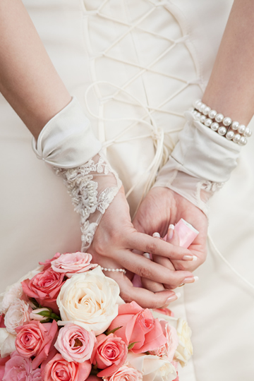 保暖與裝飾兼備的新娘手套