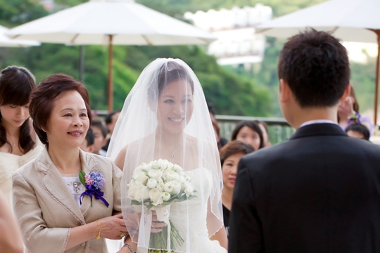 為證婚一刻醞釀氣氛