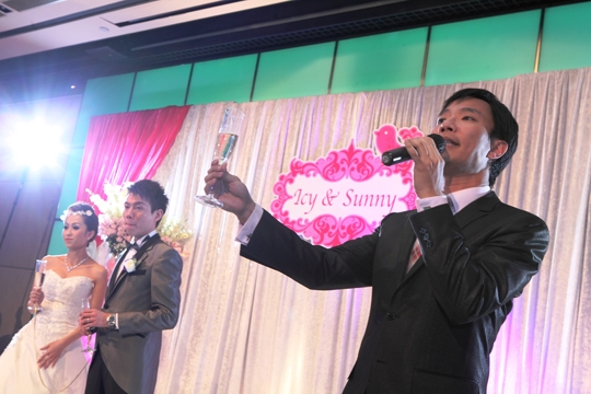 為證婚一刻醞釀氣氛