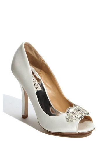 如何揀選及配襯古董婚紗？