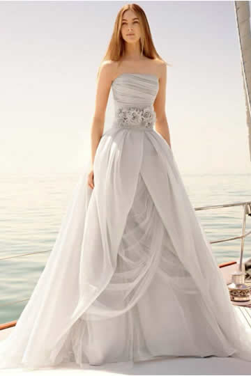 婚紗大劈價 優惠停不了