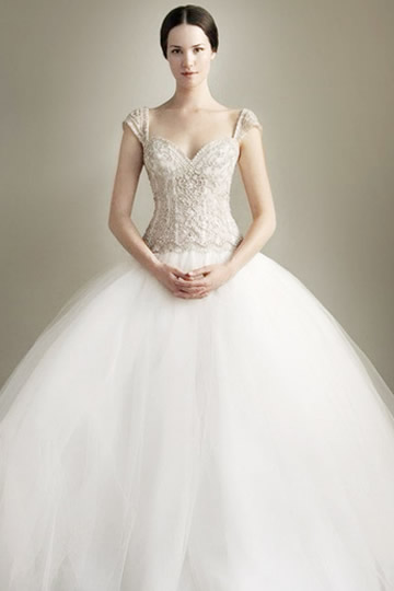 營造蓬蓬裙效果 裙撐少不了