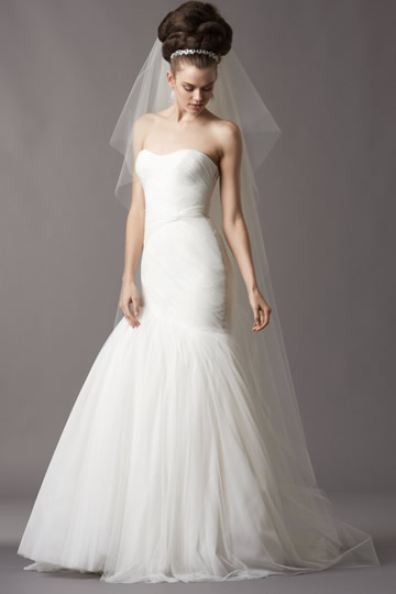 營造蓬蓬裙效果 裙撐少不了