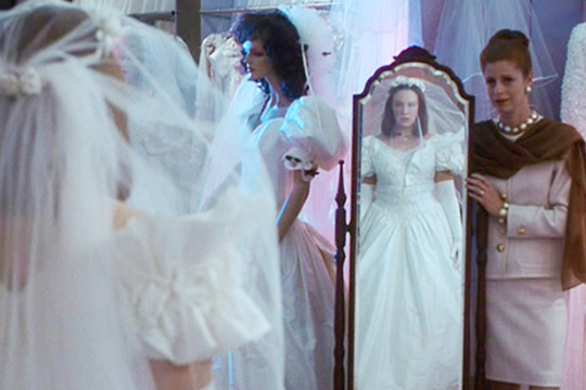 「點解要俾試身費？」