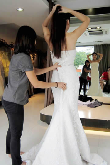 「點解要俾試身費？」