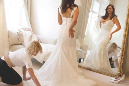 「點解要俾試身費？」