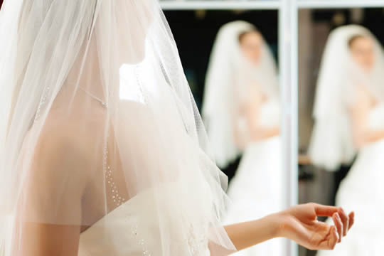 「點解要俾試身費？」