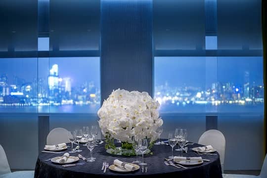 繁華城裡 實現空中婚禮 香港柏寧酒店