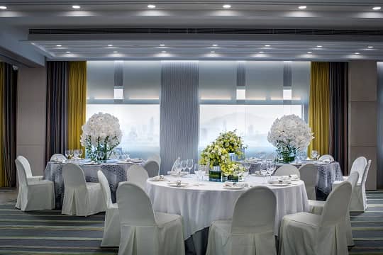 繁華城裡 實現空中婚禮 香港柏寧酒店