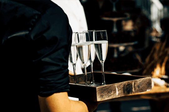 婚宴上，紅、白酒比例應怎樣預算？