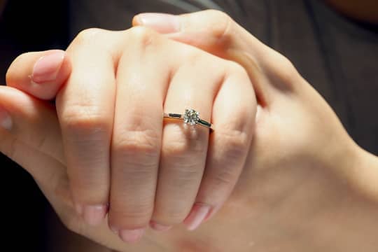 新人矛盾大對決 精明入手婚嫁首飾