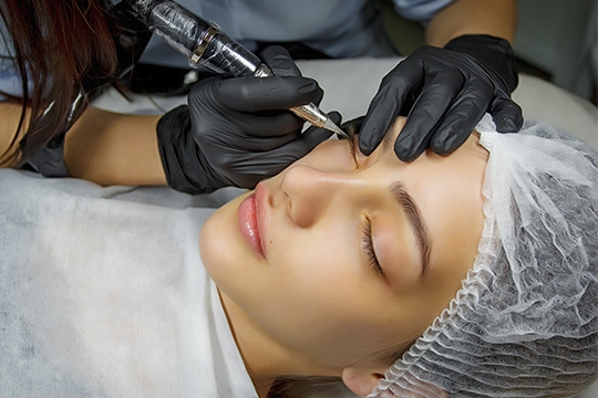 【消委會接41宗投訴】新娘美容要注意！紋眉及植睫毛質素參差