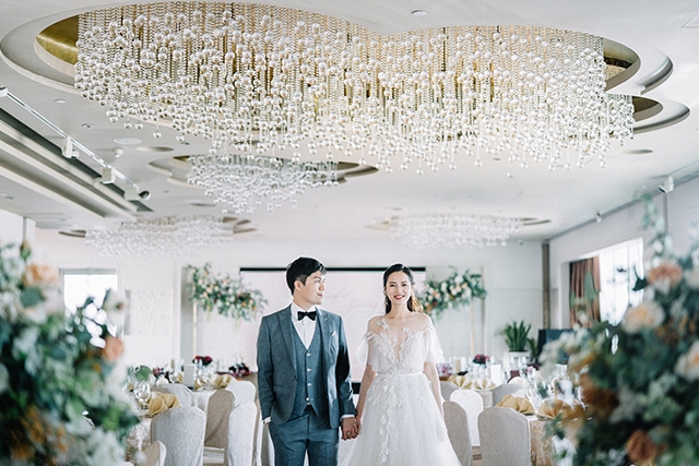 【2022夢幻婚禮】施華洛世奇水晶元素艷驚全場 | 精選婚宴套餐港幣$13,988起