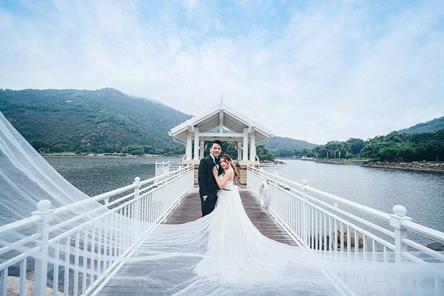 【新人婚攝體驗分享】新人專訪: 「佢哋都好有耐心咁指導我同幫我，令我好放鬆。整個攝影過程都輕鬆、舒服、開心。睇咗相都覺得好靚！好滿意！」