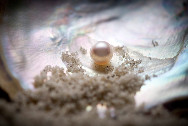 明星也愛戴！你真的會挑珍珠嗎？珍珠也有七個評估標準？教你學會選出完美婚禮珠寶